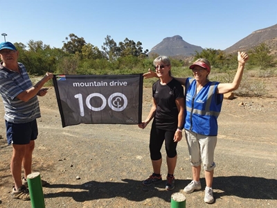 Pretoria parkrunner maak dit 100 in die Karoo
