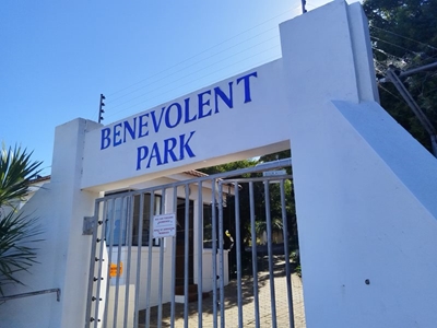 DA-koukus verdedig Benevolent Park