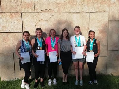 Dansers bring medaljes huis toe