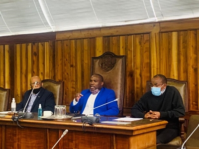 Minister intervenes to end taxi violence