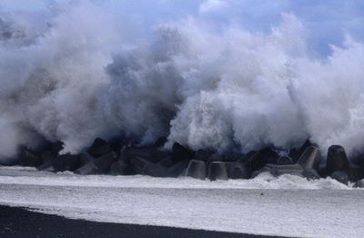 Commuter chaos after powerful typhoon hits Tokyo