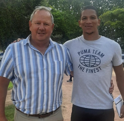 Duhan en Manie maak George trots