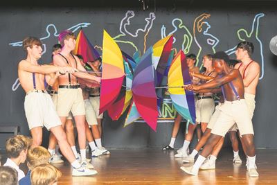 Oakhill parades food and fashion