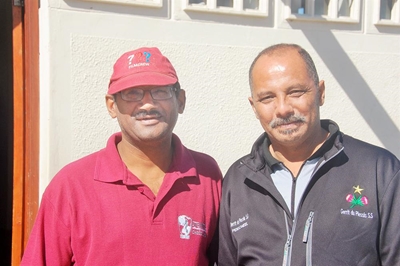 Skaakspelers pak mekaar by Preekstoel op Stilbaai