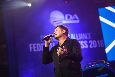 Kurt Darren hangs up on Eusebius on air after anthem question