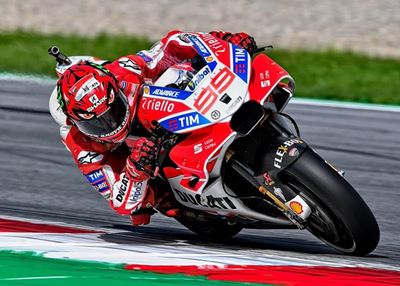 Lorenzo breaks Sepang lap record