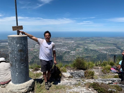 Blind runner summits George Peak