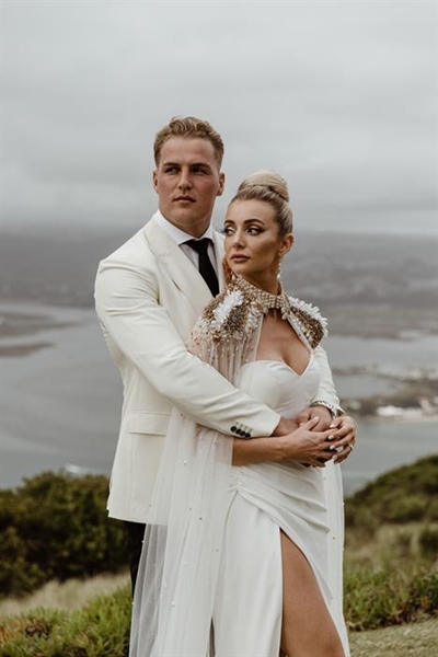 Duhan en Nika trou in Knysna