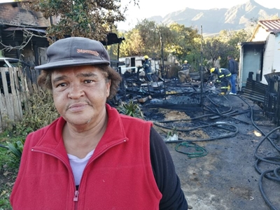 Brand in Blanco eis drie wooneenhede en 'n kar