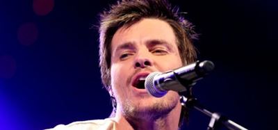 Elvis Blue sing vir Arbeidsbediening