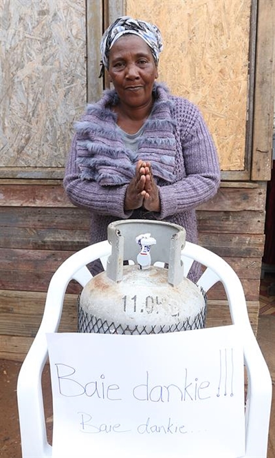 Riversdallers maak harte leeg vir ‘n vol spens