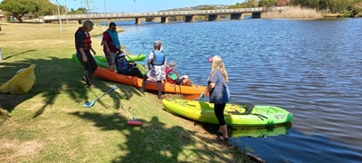 Using kayaks to clean river