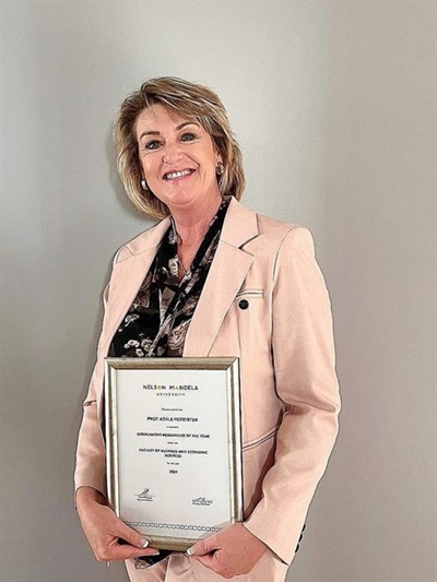 Prof Adele Potgieter earns award for research