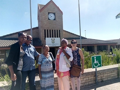 Bure verwelkom nuus dat kerk moet trek