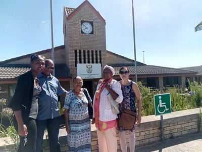 Bure verwelkom nuus dat kerk moet trek