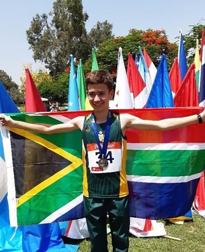 George-atlete presteer in Laser Run-wêreldbyeenkoms