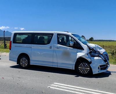 Serious multi-vehicle crash on the R404 leaves several injured