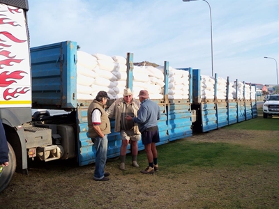 Farmers descend on Mossel Bay to collect fodder