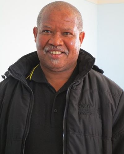 Mayor Deon de Vos peppered with tough questions