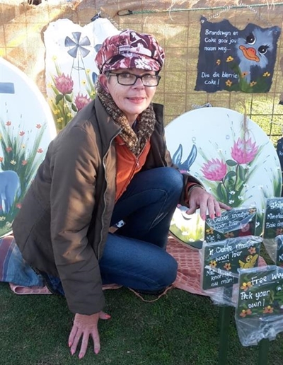 Self-supporting artist inspires