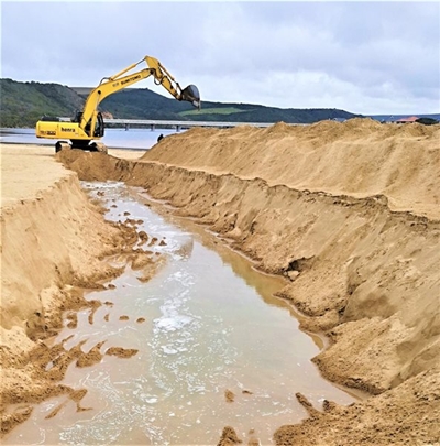 Breach of the Little Brak River estuary 