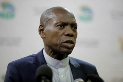 Zweli Mkhize tests positive for Covid-19, 5,4m crocodile and manhunt for cop killers