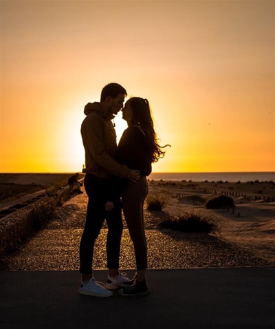 Tips for a romantic first date dinner at home