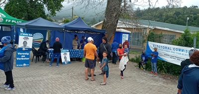Kiesers al vroeg uit die vere