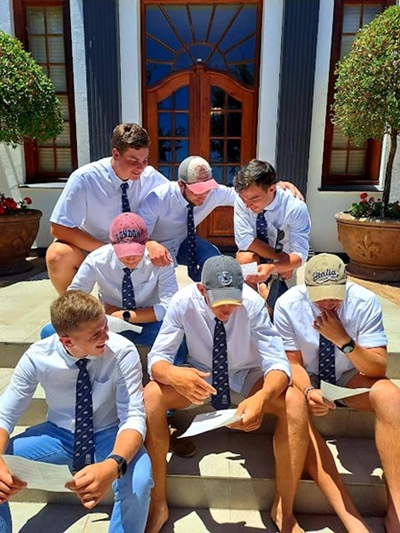 Oakdale se Bulle word nie moeg nie