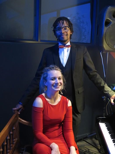 Pianiste bekoor met vertoning