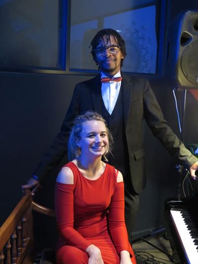 Pianiste bekoor met vertoning