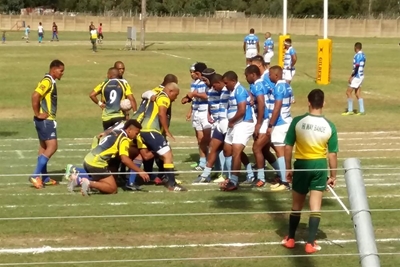 Eerste rugbywedstryde skop af