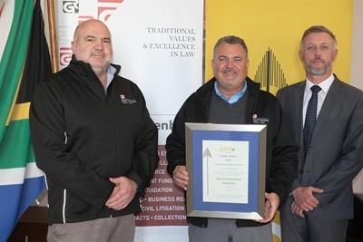 Besonderse toekenning vir prokureursfirma