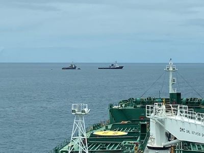 Immobilised vessel towed to Mossel Bay harbour