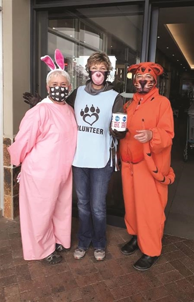 Volunteers collect for PDSA