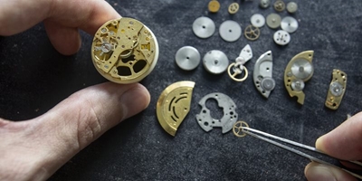 What makes the clock tick