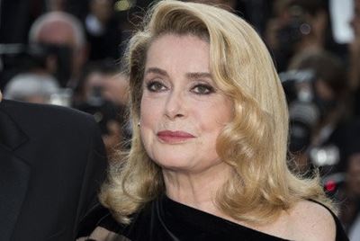 Catherine Deneuve defends men's 'right to hit on' women