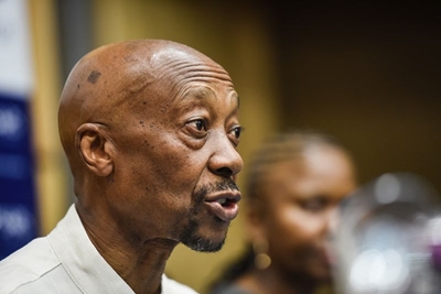Sars boss suspended after reportedly refusing to resign