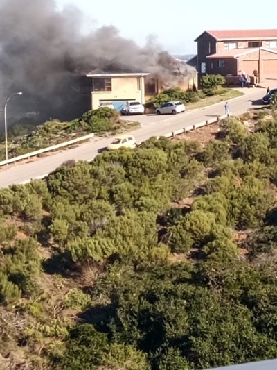 Huisbrand op Danabaai geblus