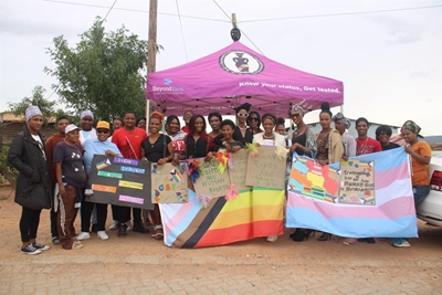 S.H.E en Famsa hou Menseregte-veldtog in Smartie Town