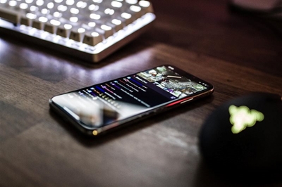 1 computer, 2 phones: How to effectively share household devices