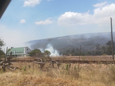 Brand woed buite Riversdal