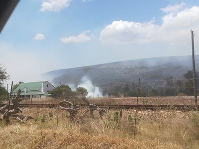 Brand woed buite Riversdal