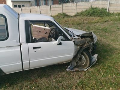 Taxi en bakkie in botsing