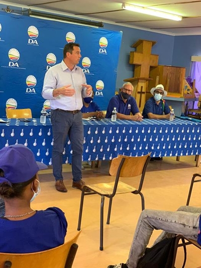 Senior politici vry na stemme