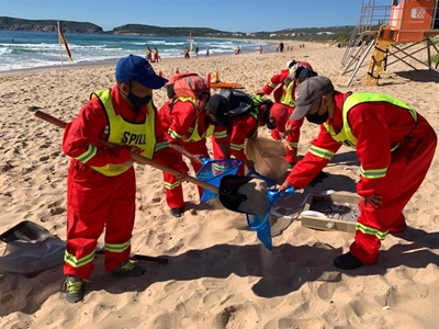 Nurdles on beaches: 'army' to the rescue