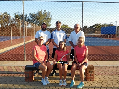 Hartenbos-tennisklub sorg vir opskudding