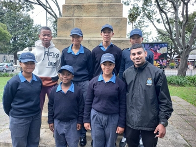 Knysna Sea Cadets clean up War Memorial plaques