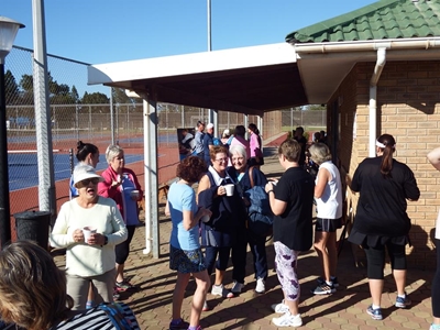 Hartenbos-tennisklub bederf spelers op Vrouedag