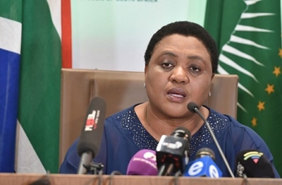 Didiza calls on agricultural sector to vaccinate
